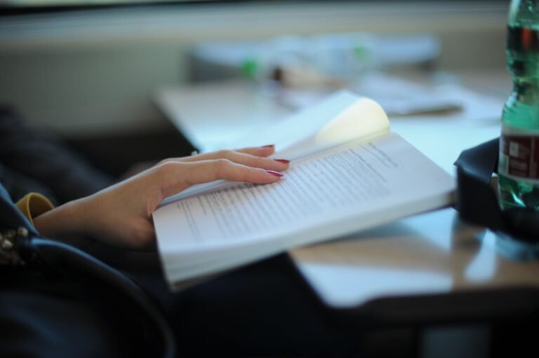 How to Develop a Consistent Daily Bible Reading Habit When Life Gets Chaotic