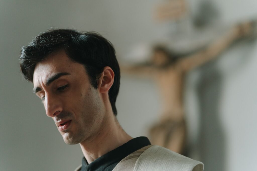 Is It Wrong to Be a “Solo Christian”?